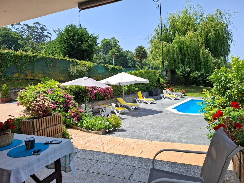 Casa Cabarceno Piscina y Barbacoa House in Cantabria