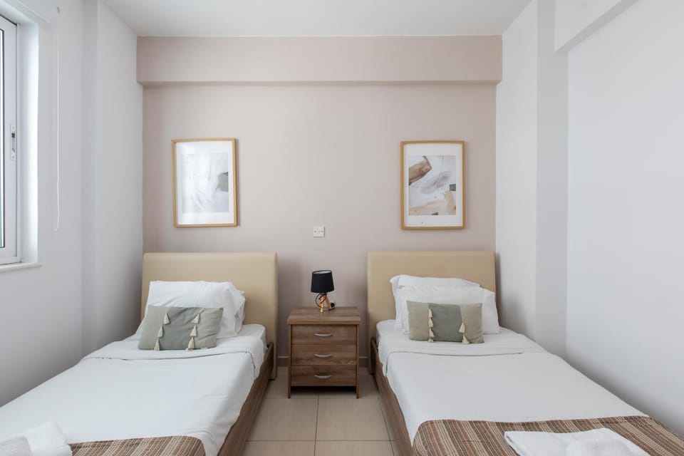 Bed, Bedroom, towels, air conditioner