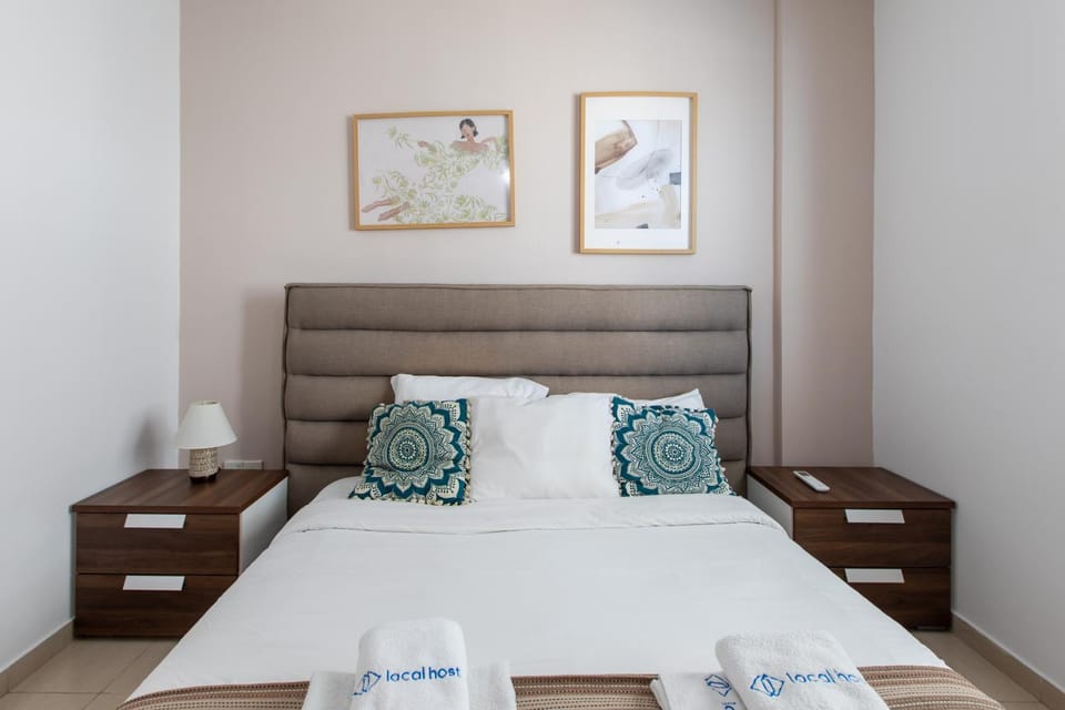 Bed, Bedroom, towels, air conditioner