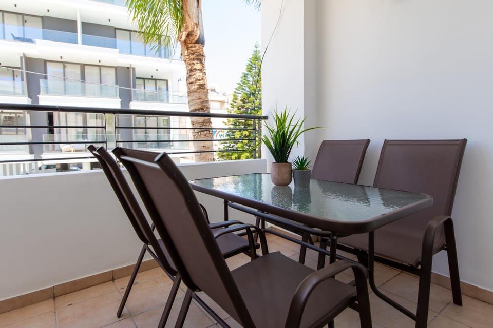 Balcony/Terrace, Seating area, Dining area, Quiet street view