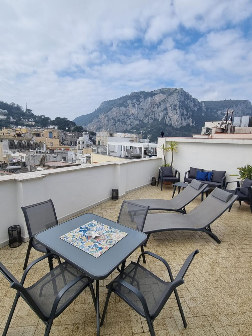 Patio, Day, Natural landscape, View (from property/room), Balcony/Terrace, Seating area, Dining area, Mountain view