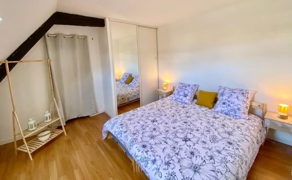 Bed, Photo of the whole room, Bedroom