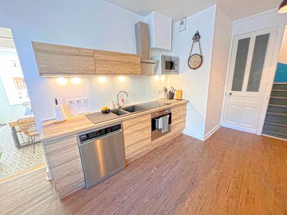 Kitchen or kitchenette