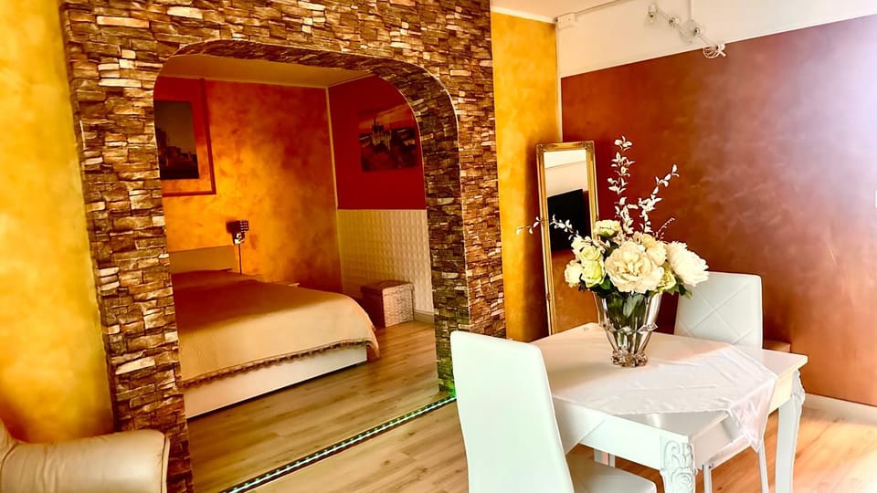 Bed, Photo of the whole room, Seating area, Bedroom