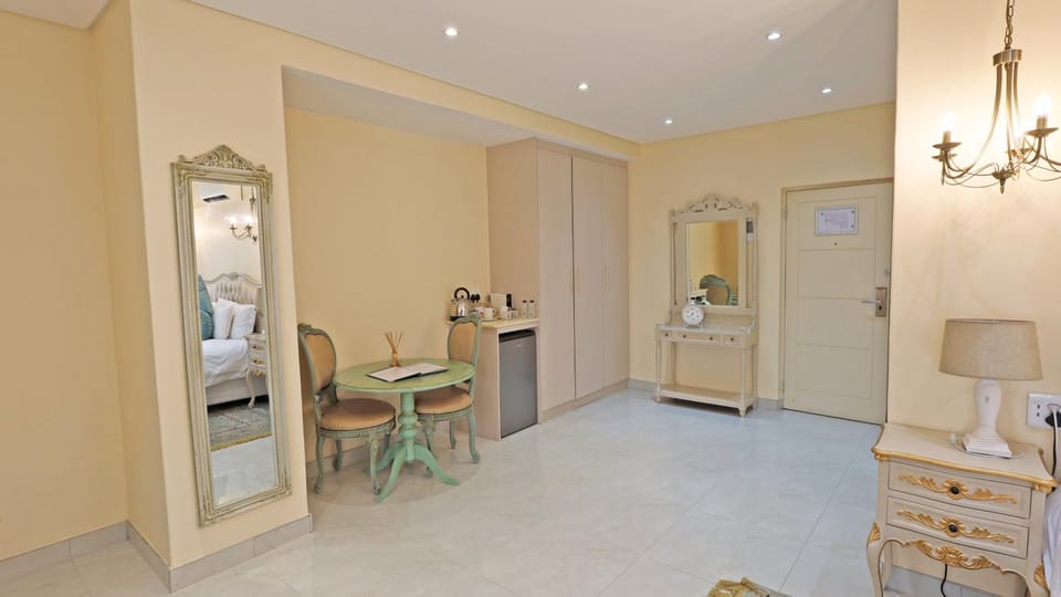 Dining area, Bedroom
