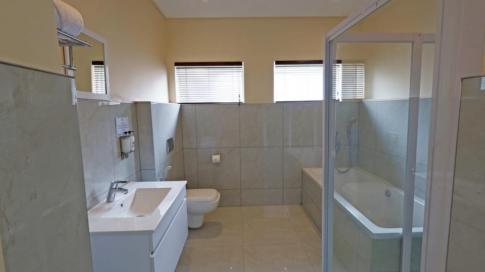 Shower, Toilet, Bathroom, Bath