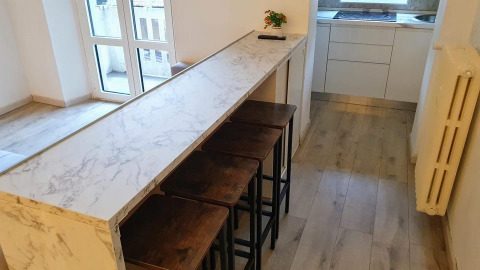 Spacious & Lovely - 4 Queen Bed Apartment in Milan
