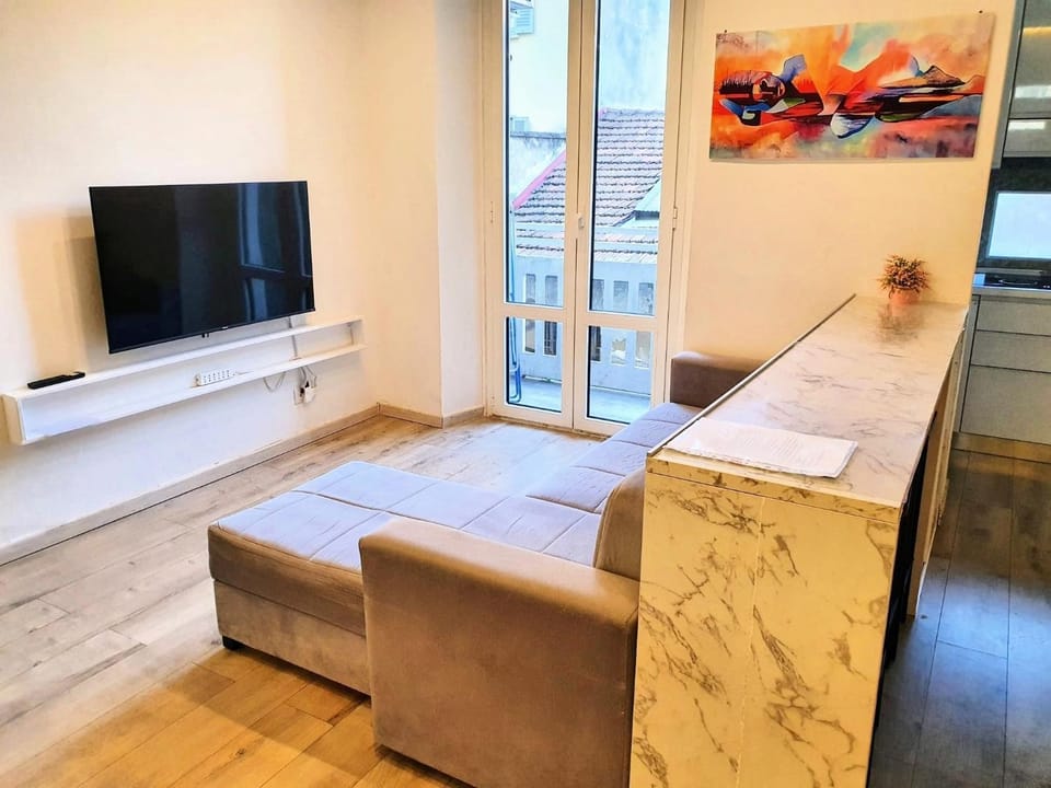 Spacious & Lovely - 4 Queen Bed Apartment in Milan