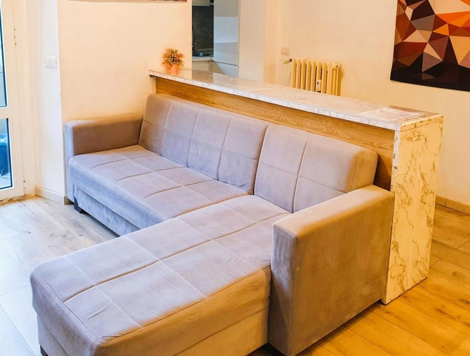 Spacious & Lovely - 4 Queen Bed Apartment in Milan