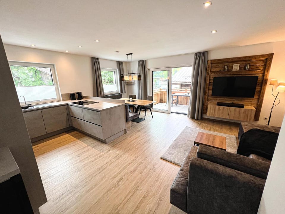 TV and multimedia, Kitchen or kitchenette, Living room, Seating area, Dining area