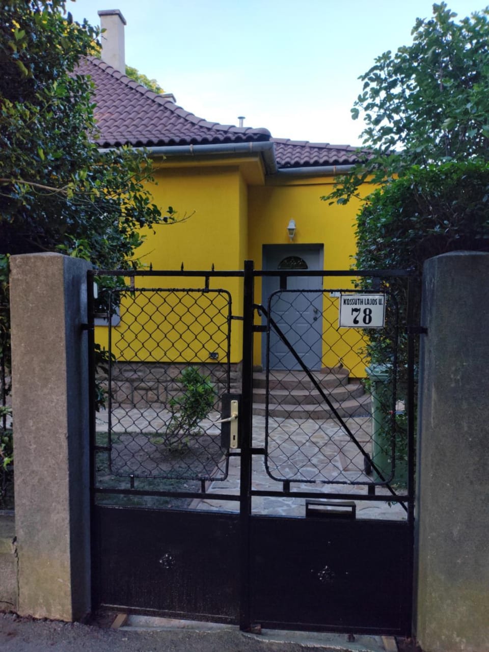Facade/entrance