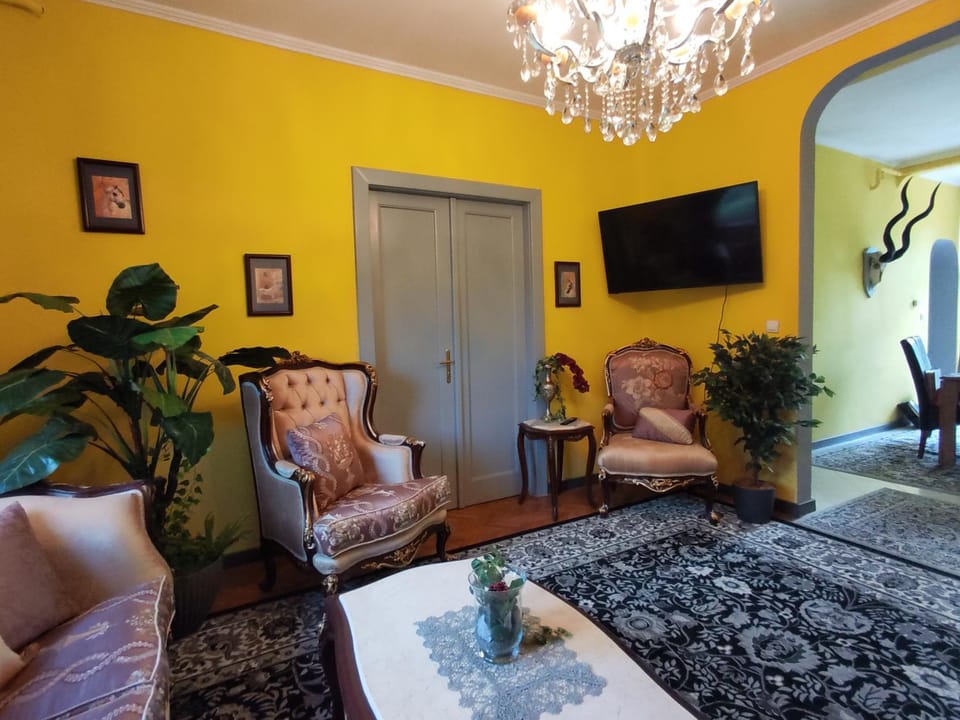 Communal lounge/ TV room, TV and multimedia, Living room, Seating area