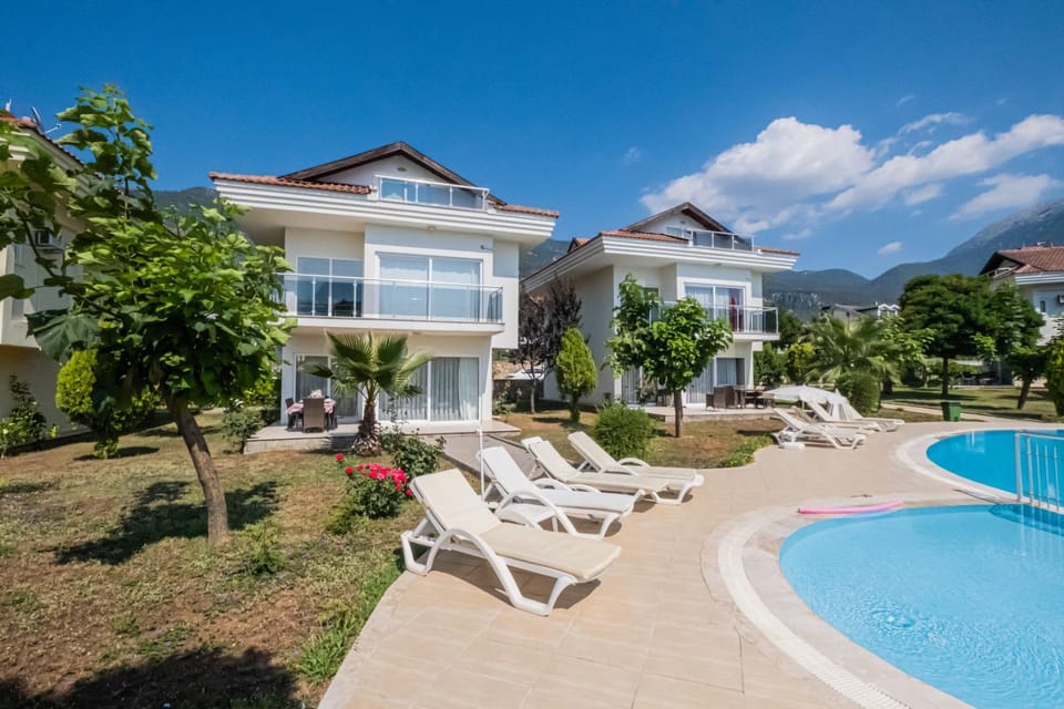 Property building, Swimming pool