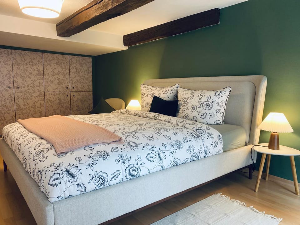 Bed, Photo of the whole room, Bedroom