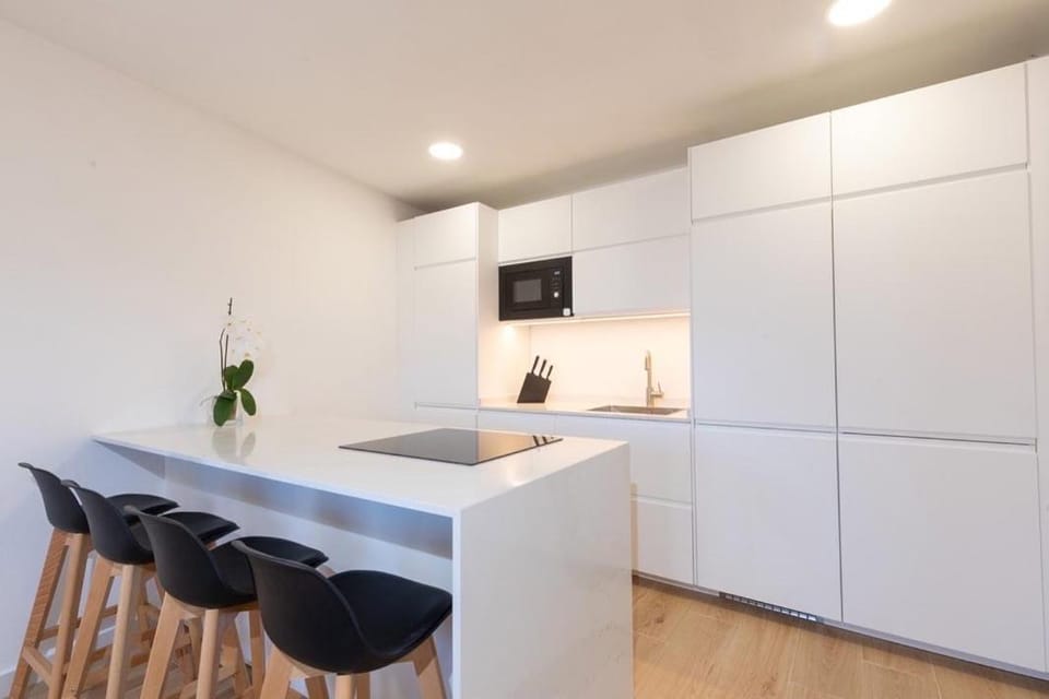 Kitchen or kitchenette, Dining area, stove