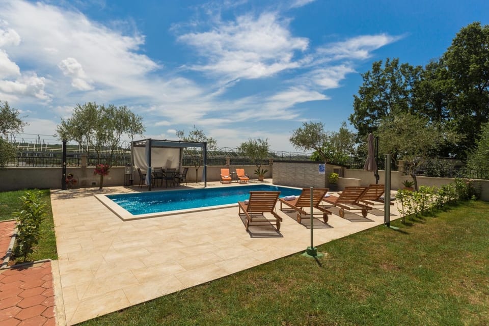 Swimming pool, Swimming pool