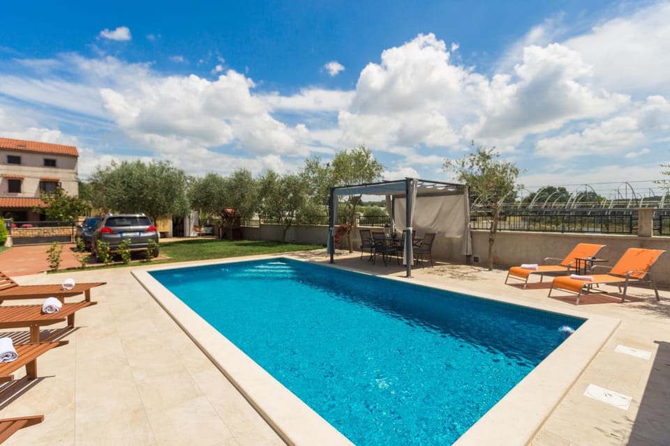 Patio, Day, Pool view, Swimming pool, Swimming pool, Parking, sunbed