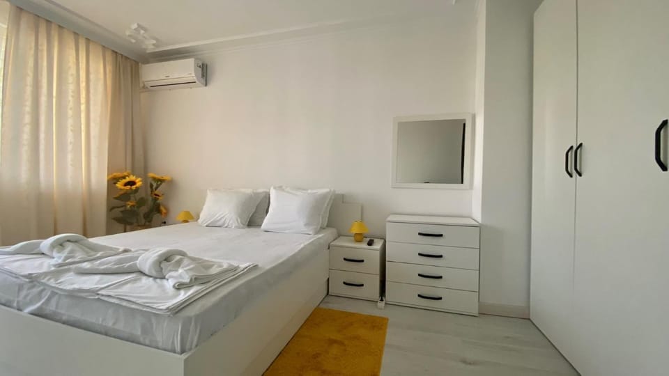 Bed, TV and multimedia, Bedroom, wardrobe, air conditioner