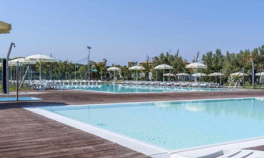 Swimming pool, Swimming pool