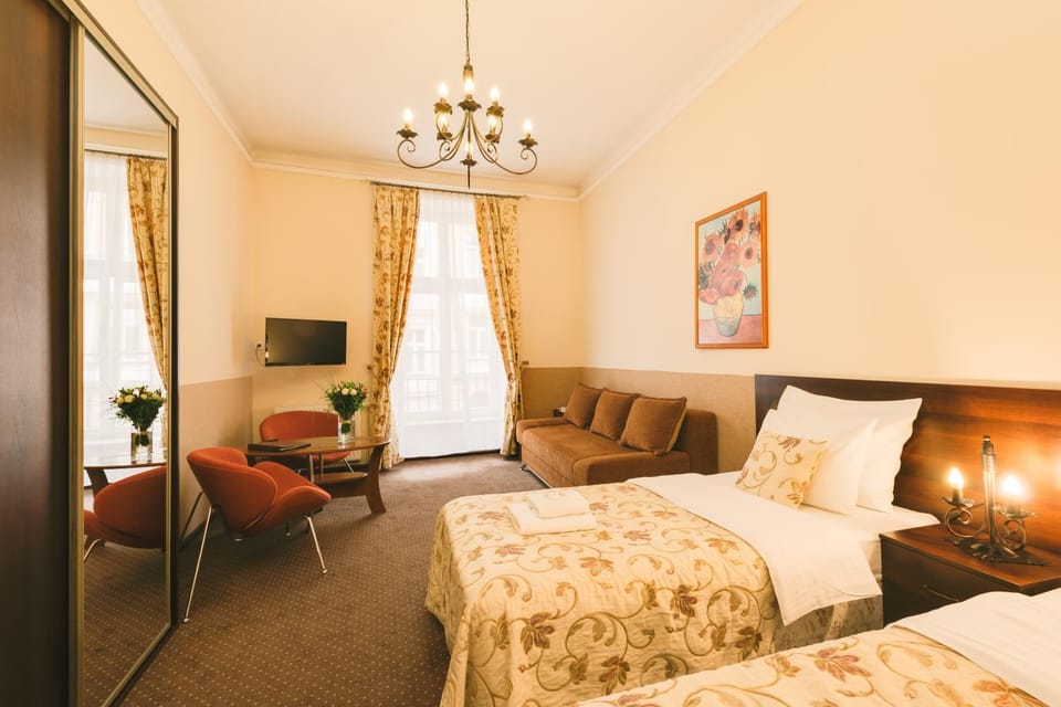 Bed, Living room, Other, Photo of the whole room, Decorative detail, Bedroom