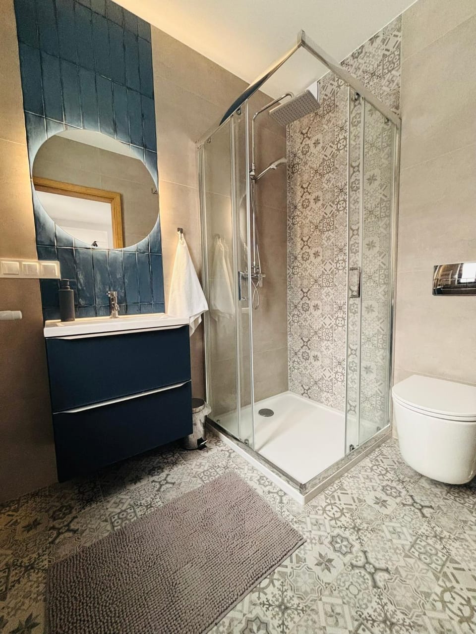 Shower, Toilet, Bathroom