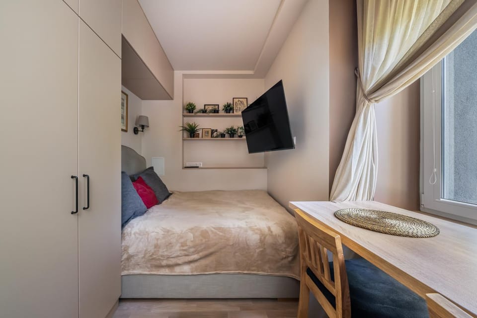 Bed, TV and multimedia, Photo of the whole room, Bedroom, towels, wardrobe