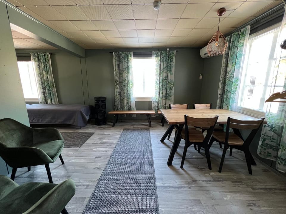 Vanha Ristola huone- ja aittamajoitus Country House in Finland