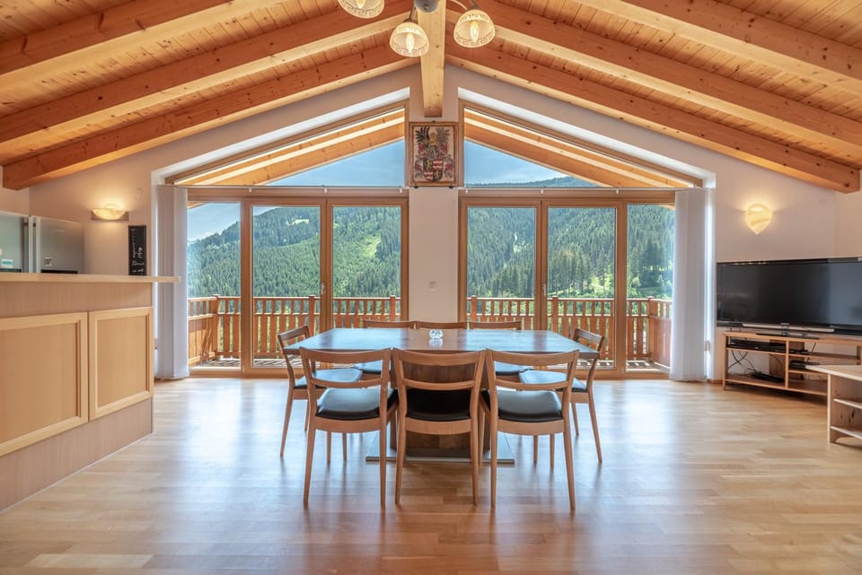 View (from property/room), Living room, Dining area