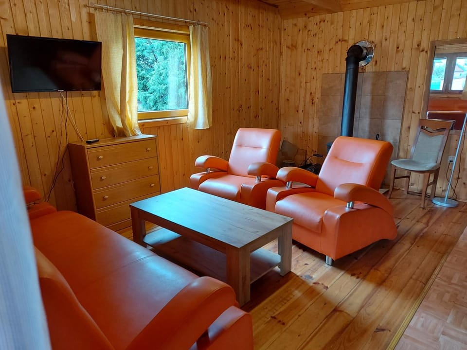 Urokliwy domek nad jeziorem Tuchomskim House in Pomeranian Voivodeship