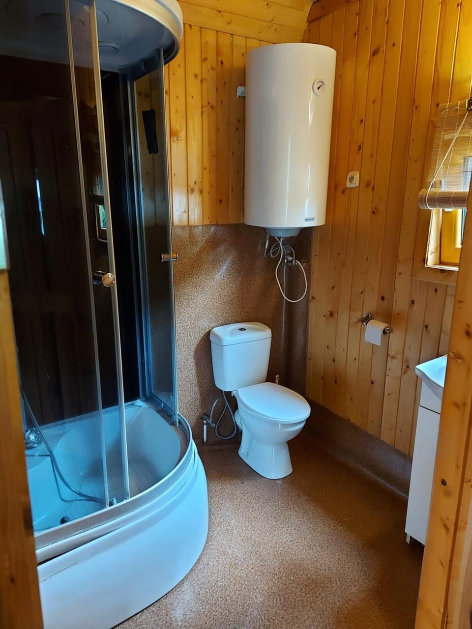 Urokliwy domek nad jeziorem Tuchomskim House in Pomeranian Voivodeship