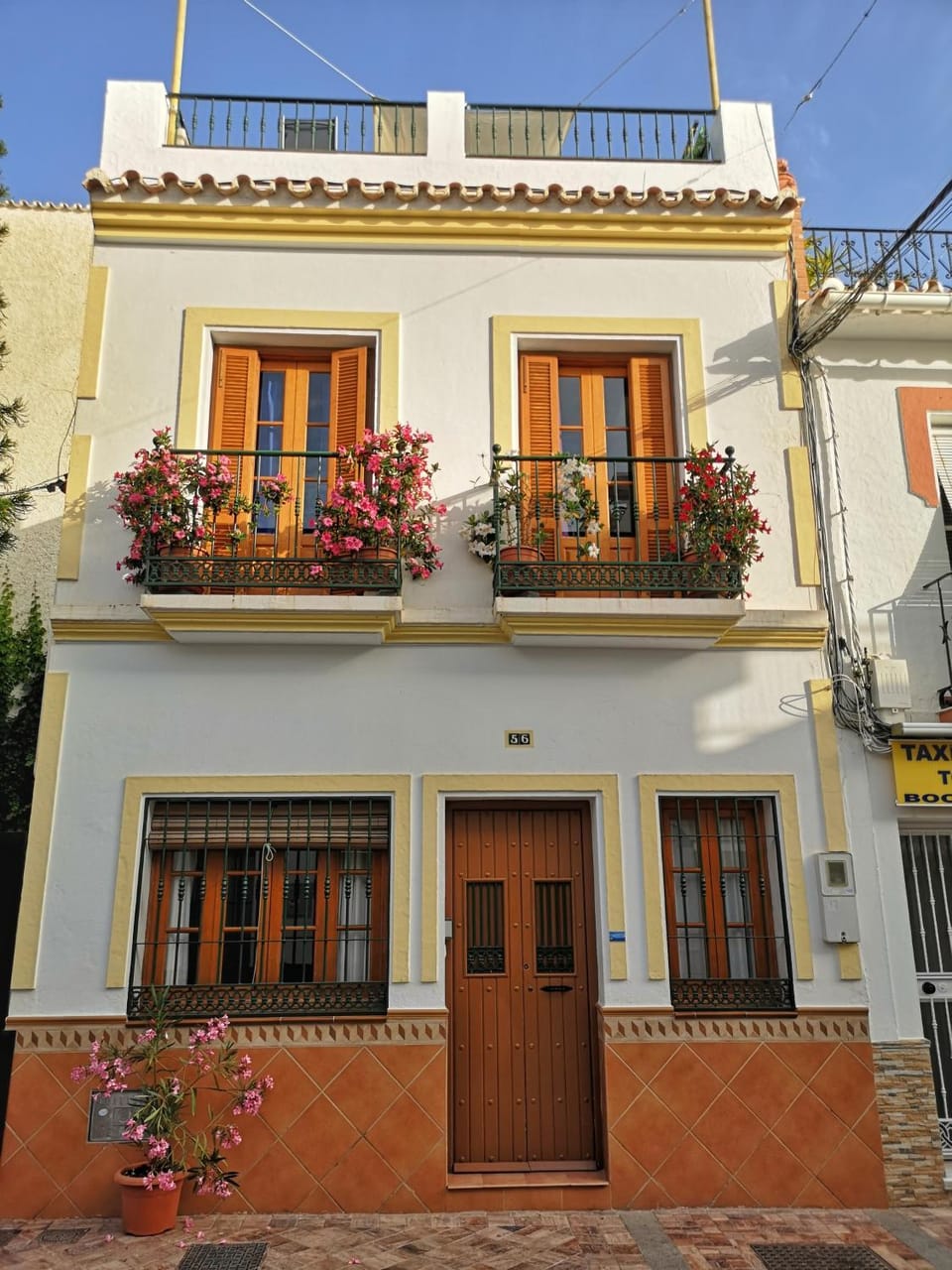 Property building, Facade/entrance