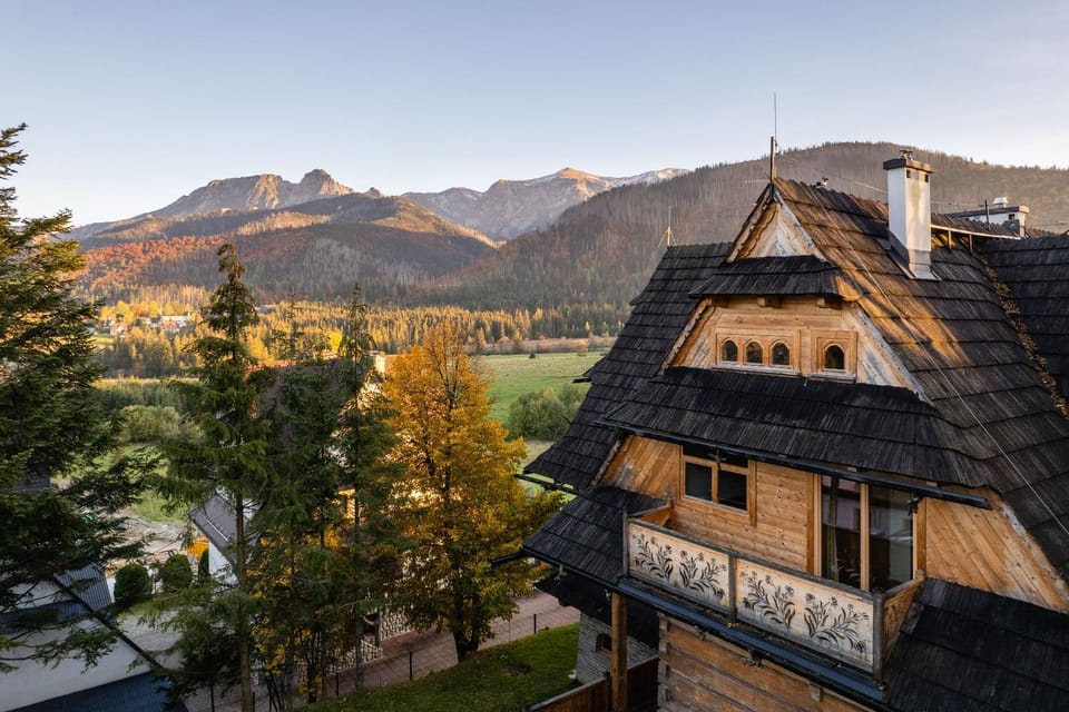 Property building, Natural landscape, Mountain view