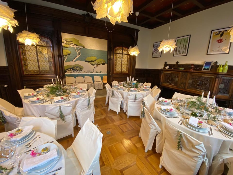 Restaurant/places to eat, Banquet/Function facilities