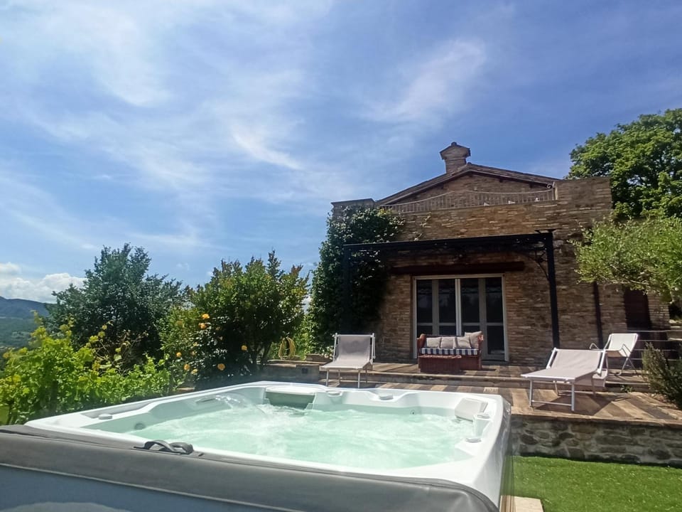 Ca' Gulino - Urbino - Villa con Minipiscina in Borgo Antico Villa in Marche