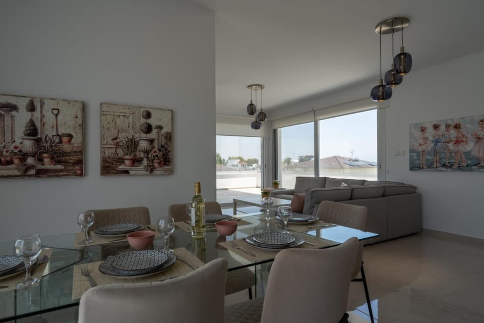 Living room, Seating area, Dining area