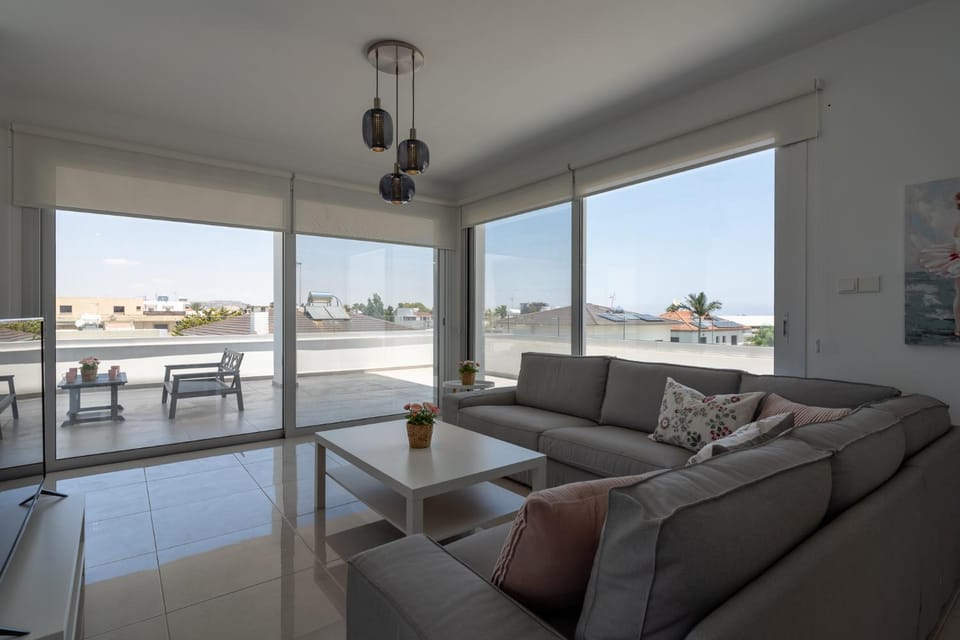 Patio, View (from property/room), Balcony/Terrace, Living room, Seating area