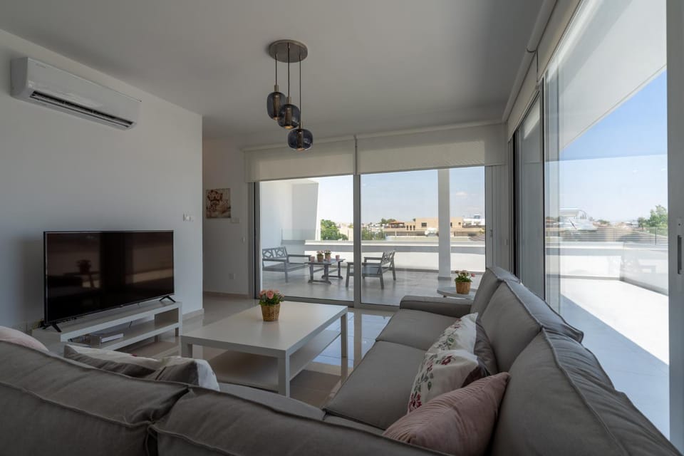 TV and multimedia, View (from property/room), Balcony/Terrace, Living room, Seating area, Dining area, air conditioner