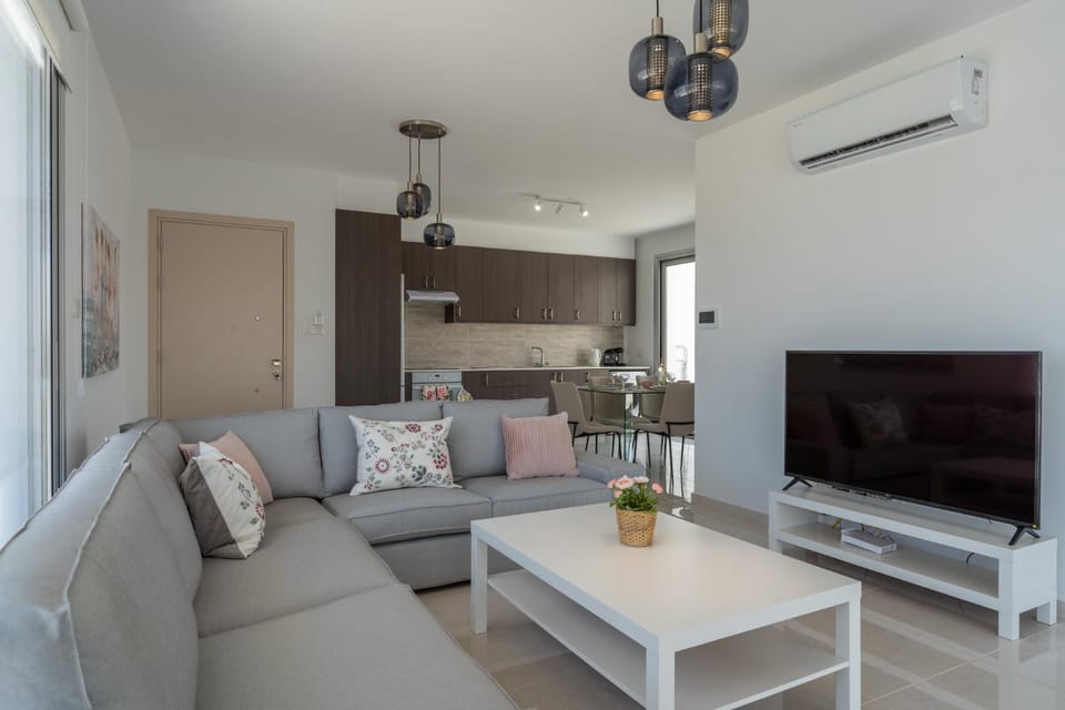 TV and multimedia, Kitchen or kitchenette, Living room, Seating area, Dining area, air conditioner
