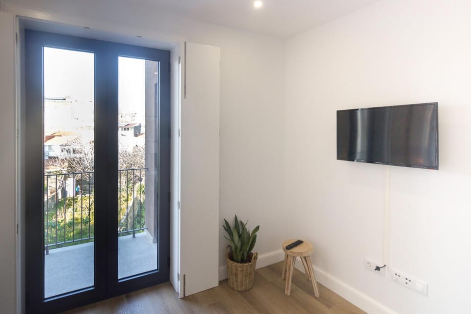 Communal lounge/ TV room, Summer, TV and multimedia, Balcony/Terrace, Balcony/Terrace, Decorative detail, Decorative detail, Seating area, Evening entertainment, Seasons, locker