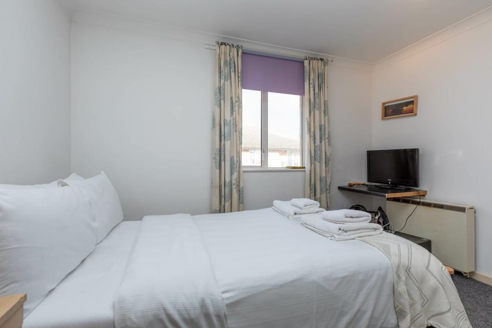 Homely 1 Bedroom Apartment in Beckton With Parking Apartment in Barking