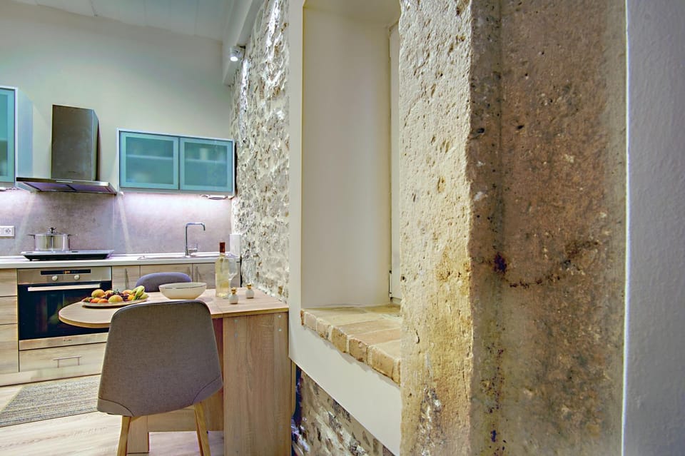 Dining area, pet friendly