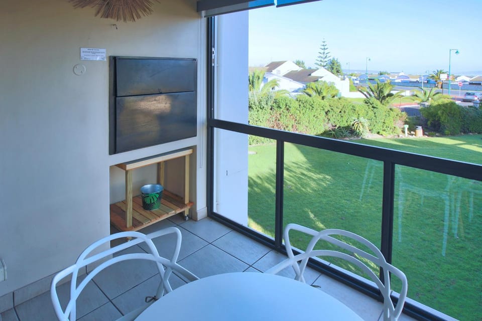 Patio, Natural landscape, View (from property/room), Balcony/Terrace, Dining area