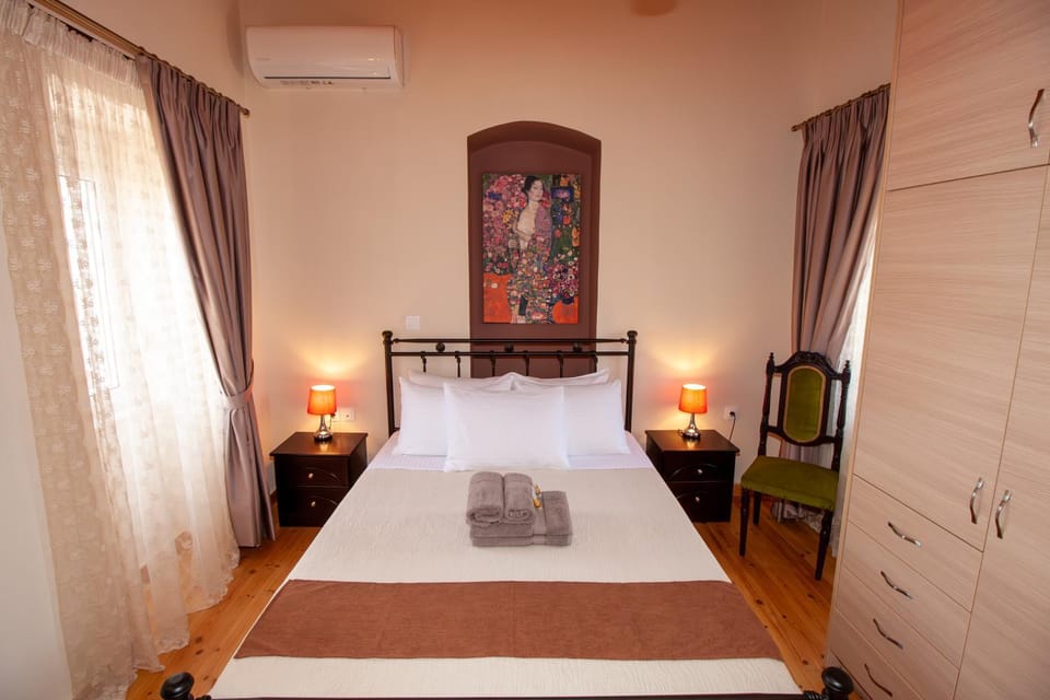 Bed, Photo of the whole room, Bedroom, towels, wardrobe, air conditioner