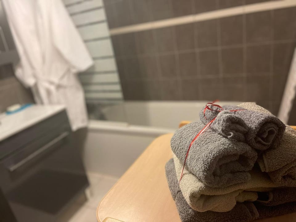 Bathroom, towels