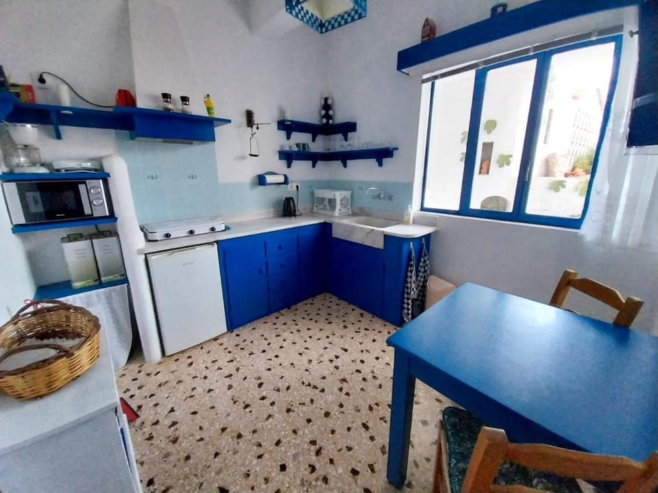 Blue on The Beach Apartment in Poros
