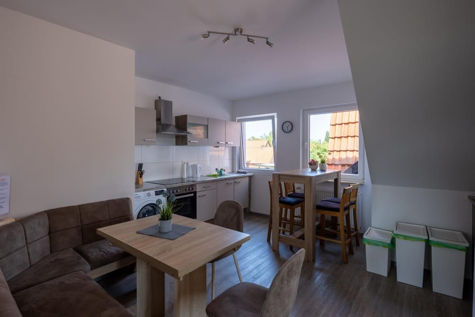 Kitchen or kitchenette, Seating area, Dining area, Communal kitchen