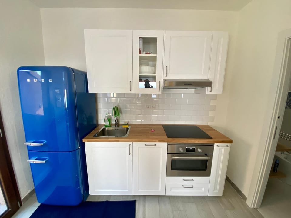 Kitchen or kitchenette, pet friendly, stove