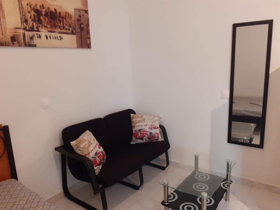 Yellow house 1 Apartment in Messenia