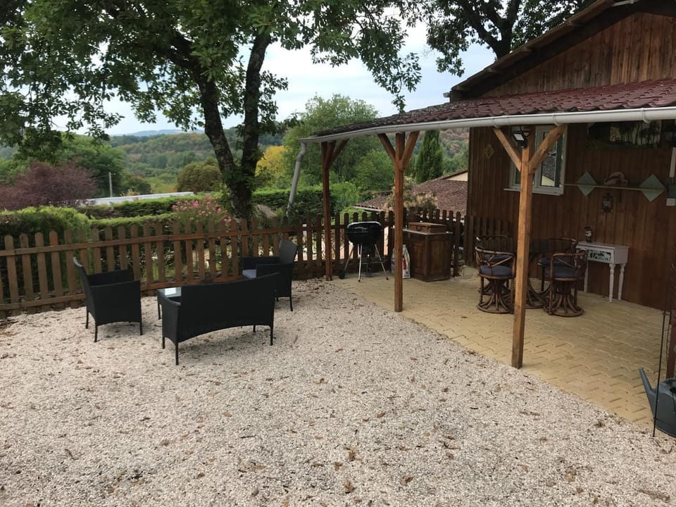 Patio, BBQ facilities