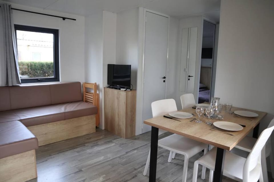TV and multimedia, Living room, Dining area